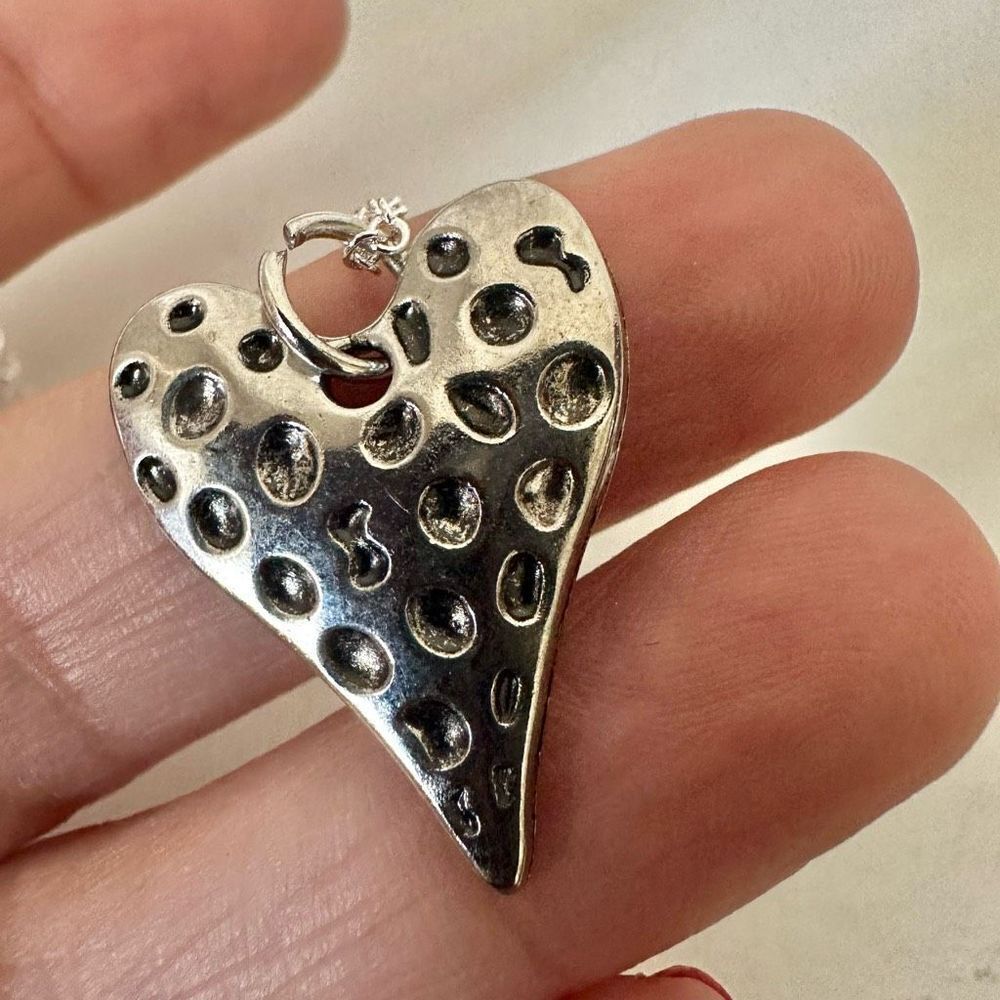 Silver tone heart pendant necklace - Picture 8 of 9